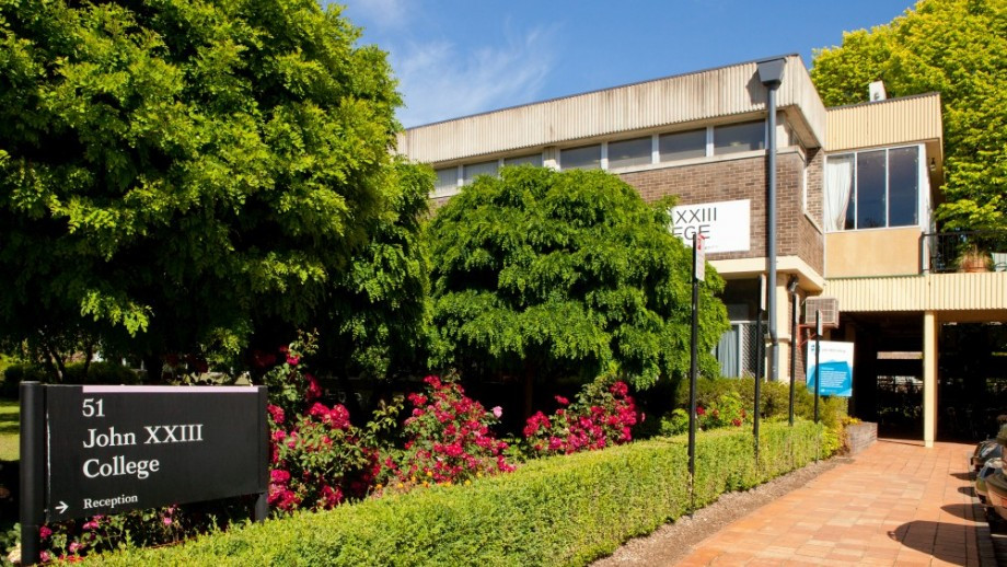 خوابگاه Burgmann College دانشگاه ملی استرالیا